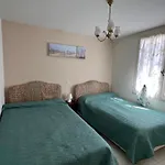 Holiday home Charmante Maison Avec Jardin Intime *