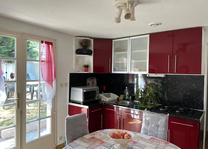 Charmante Maison Avec Jardin Intime Сasa de vacaciones *